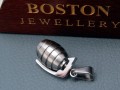 SREBRNY-GRANAT-ZAWIESZKA-NA-LANCUSZEK-STAL-316L-BOSTON-JEWELLERY.jpg